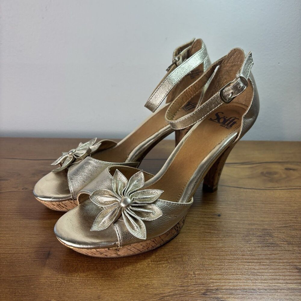 Sofft Womens 7.5 Gold Metallic Cork Platform Heeled Sandals w/ Flower See Pics